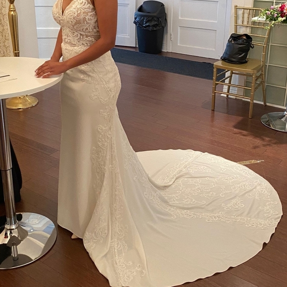 Stunning Ivoire Collection Wedding dress- With Train; Ivory color - Picture 7 of 7